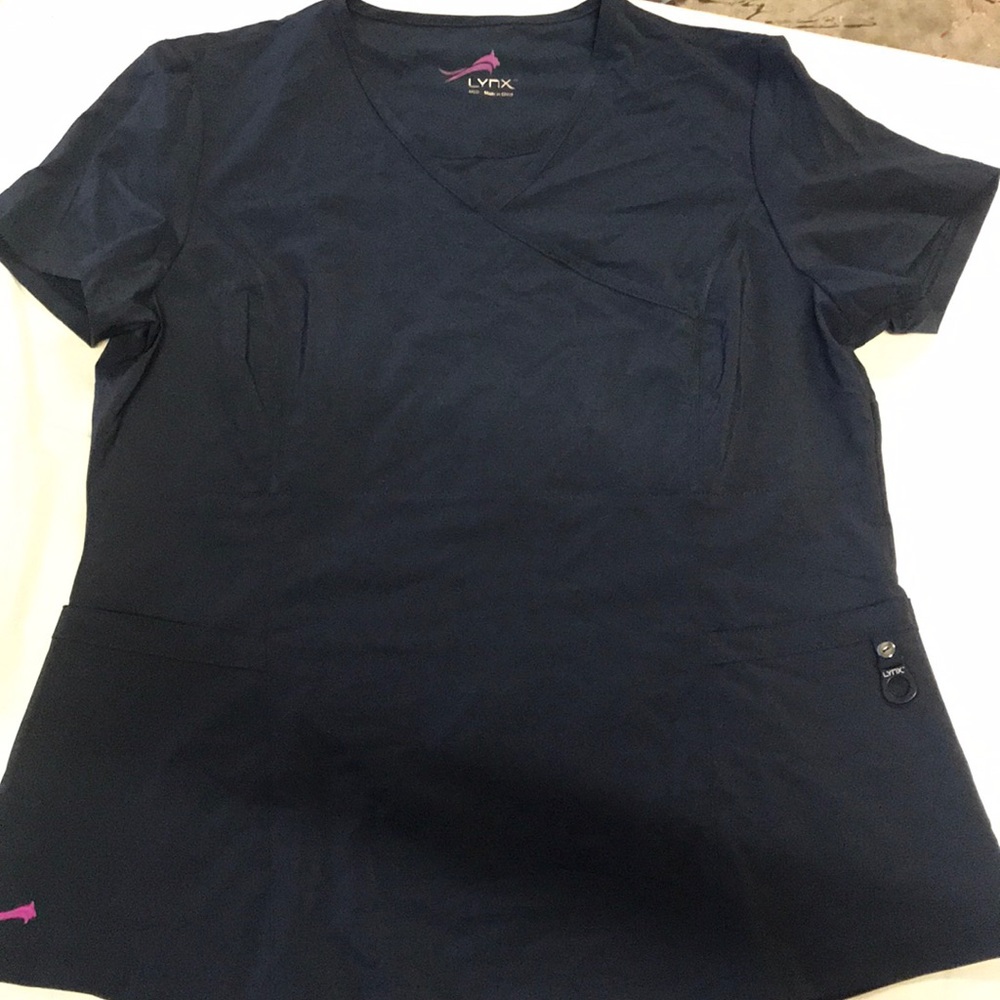 Lynx Scrub Top  Navy Medium NWOT
